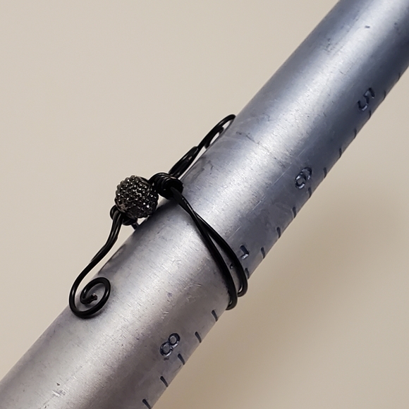 Black wire bead ring - Picture 3 of 5